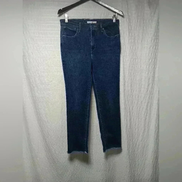 Levi's 724 Highrise Straight Distressed crop Ladies  jeans size 30 - Picture 1 of 7